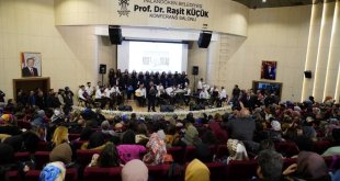 "Bozkırın tezenesi" Neşet Ertaş, Palandöken'de konserle anıldı