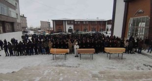 İran'da trafik kazasında hayatını kaybeden 3 Türk vatandaşı toprağa verildi