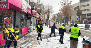 Van ve Hakkari'de 39 yerleşimin yolu kardan kapandı
