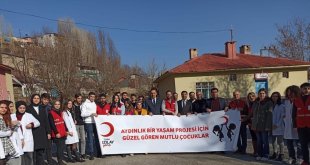 Muş'ta ilkokul öğrencilerine göz taraması