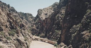 Erzincan'daki masalsı kanyonlar turizmcileri cezbediyor