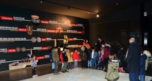 Öğrenciler kentin tarihi ve kültürel yerlerini gezdi