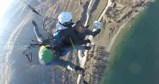 Yerden 350 metre yükseklikte top sektirdi