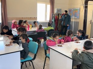 Genç girişimci köy çocuklarını waffle ile buluşturuyor