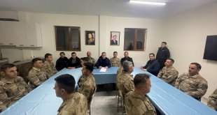 Hakkari Valisi Akbıyık, yeni yıla üs bölgesindeki güvenlik güçleriyle girdi