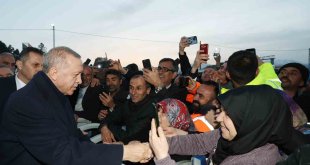 Cumhurbaşkanı Erdoğan, Doğanşehir'de konteyner kenti ziyaret etti