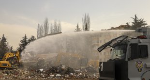 Malatya'da enkaz kaldırma çalışması devam ediyor