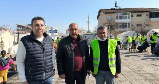 Sivaslı berberlerden depremzedelere ücretsiz tıraş