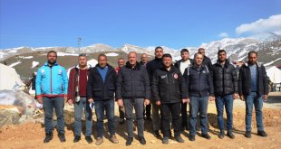 Bulanık Milli Eğitim Müdürü Tunçel deprem bölgesinde görevli Kaymakam Ocak'ı ziyaret etti