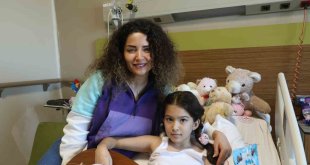 Depremin simgesi Yağmur'un en büyük hayali gerçekleşti, sanatçı Deniz Toprak ile düet yaptı