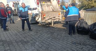 Tuşba Belediyesi ekipleri deprem bölgesinde çalışmalarını sürdürüyor