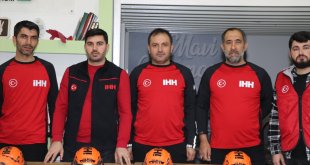 Enkazda hayat kurtaran İHH Erzurum ekibi şimdi de yardım faaliyetleri yürütüyor