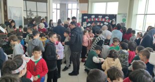 Bingöl'de depremzede çocuklar yararına yardım kampanyası düzenledi