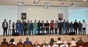 Depremin sağlık kahramanları afetzedelerin gönlüne dokundu