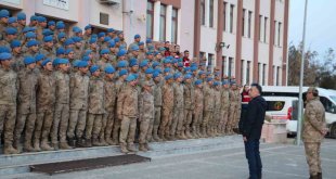 Vali Çağatay, deprem bölgesinde bulunan jandarmaya teşekkür etti