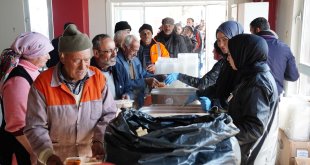 Muş Valiliği Nurhak'ta 6 bin kişiye yemek hizmeti veriyor