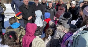 Ardahan'a gelen depremzede çocuklar, Çıldır Gölü'nü atlı kızakla gezdi