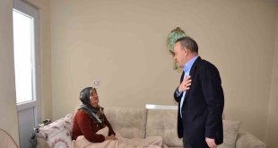 Vali Öner, depremzedeleri ziyaret etti