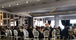 Depremzedeler yemek organizasyonunda buluştu