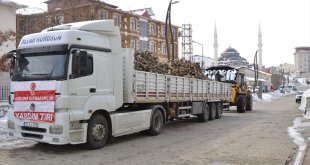 Karlıova'dan deprem bölgesine odun ve soba yardımı