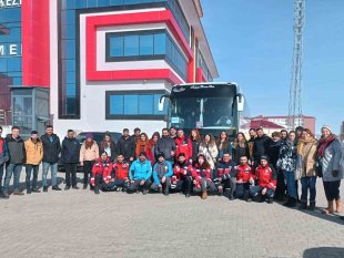 Kars'tan deprem bölgesine sağlık ekibi desteği