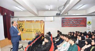 Gün, deprem sonrası eğitime başlayan lise son sınıf öğrencileriyle buluştu