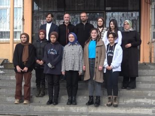 Öğretmenler maaşını, öğrenciler ise burslarını bağışladı