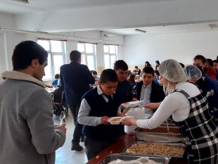 Çıldır'daki öğrencilere ücretsiz yemek hizmeti
