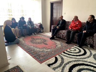 Kaymakam Ekinci depremzede aileleri ziyaret etti