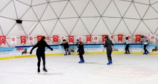 Keçiören Belediyesi'nden depremzede çocuklar için buz pateni etkinliği