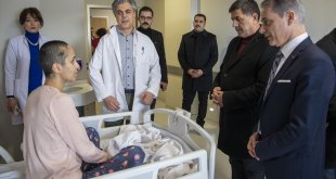 Erzincan Belediye Başkanı Aksun, tedavi gören depremzedeleri ziyaret etti