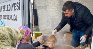 Van Büyükşehir Belediyesi deprem bölgesinde var gücüyle çalışıyor