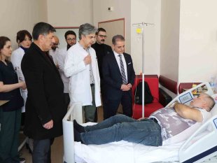 Erzincan'da yaralı depremzedelerin tedavileri sürüyor