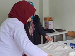 Depremzedeler üşümesin diye gece gündüz çalışıyorlar