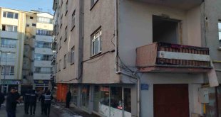 Karakoçan'da ağır hasarlı 11 binada boşaltma işlemi sürüyor