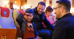 Erzurum Devlet Tiyatrosu depremzede çocuklar için perde açtı