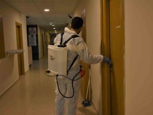 Depremzedelerin konakladığı yurtlarda hijyen çalışmaları