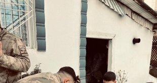 Jandarma ekipleri depremden etkilenen çocukları unutmadı