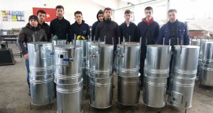 Yüksekovalı öğrencilerden depremzedelere odun sobası