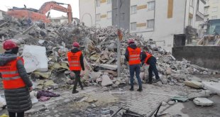 AİÇÜ akademisyenleri deprem bölgesinde