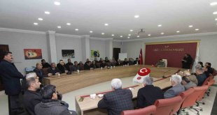 Erciş'teki muhtarlardan deprem bölgesi 85 bin TL yardım