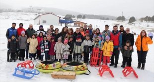 Ardahan'daki depremzede çocuklar çeşitli etkinliklerle eğlendi