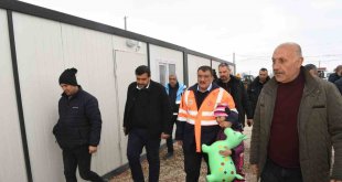 Başkan Gürkan, Doğanşehir'de depremzedeleri ziyaret etti