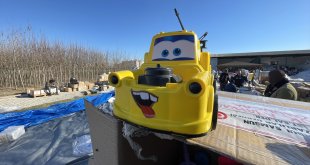 Depremzedelere gönderilen yardım kolilerinden duygulandıran mektuplar çıktı