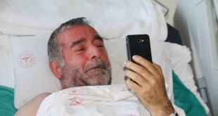 Deprem esnasında balkondan savrulan cep telefonu, 4 kişiyi hayata bağladı