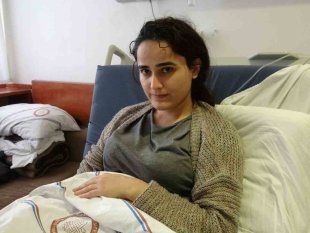 Depremden yaralı kurtulan Zeynep Aslan: "Her yer yerle bir oldu, bizde öyle olduk"