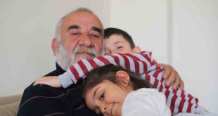 Ağzında tütünle 56 saat sonra enkazdan çıkan adam, kurtarılma hikayesini anlattı