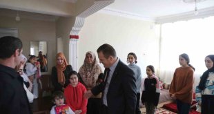 Hakkari'ye bin 200 depremzede geldi