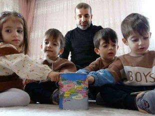 Yüksekova'nın dördüzleri kumbaralarını depremzedelere bağışladı