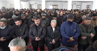 Depremde hayatını kaybedenler için gıyabi cenaze namazı kılındı